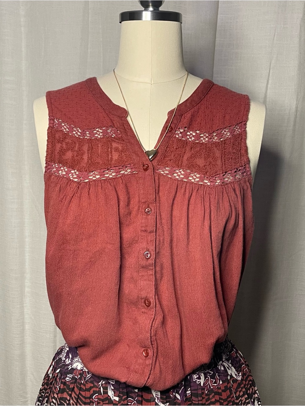 🧡American Eagle - Boho Lace-Yoke Button Front Tanktop - Burnt Red